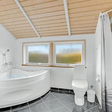 Stunning In With 4 Bedrooms And Sauna Tatil Evi Haderslev
