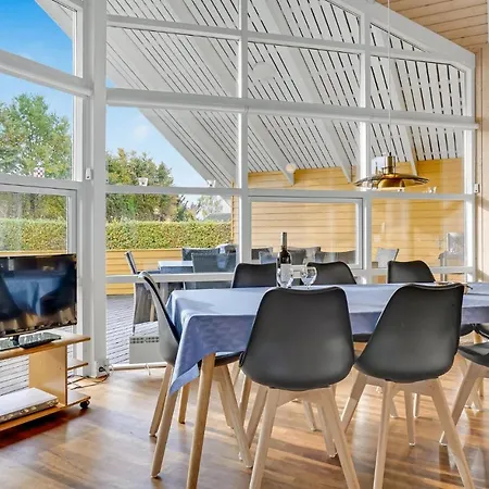 Stunning In With 4 Bedrooms And Sauna 度假居 哈泽斯莱乌