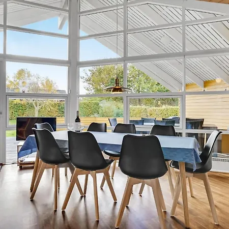 Stunning In With 4 Bedrooms And Sauna *